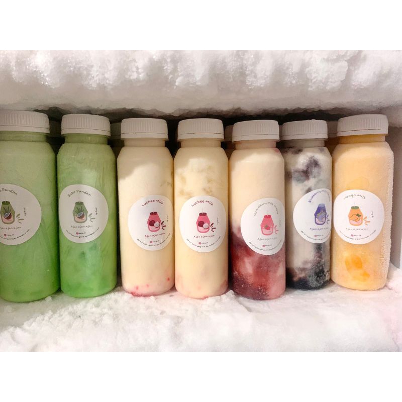 

MILK N CHEESE 200ml + Perpaduan minuman yang terbuat dari susu asli, potongan buah segar, keju, dan bonus tambahan jelly tersedia variasi rasa blueberry, strawberry, buko pandan, dan mango sago (mangga)