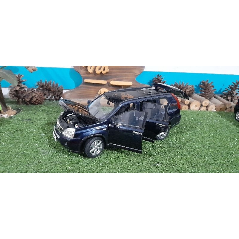 Diecast Miniatur Nissan Xtrail T31 dark purple skala 1:18