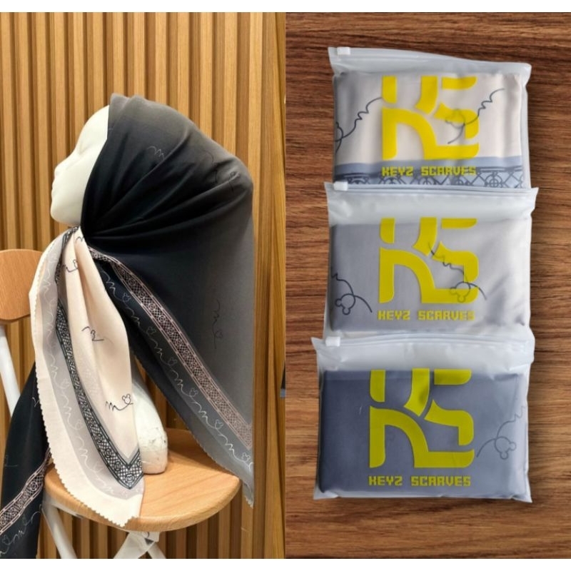 Hijab Segiempat Voal Motif Gradasi Pouch