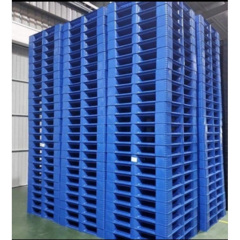 

KODE F18A palet plastik buat tatakan bekas pakek warna biru 11x11x15