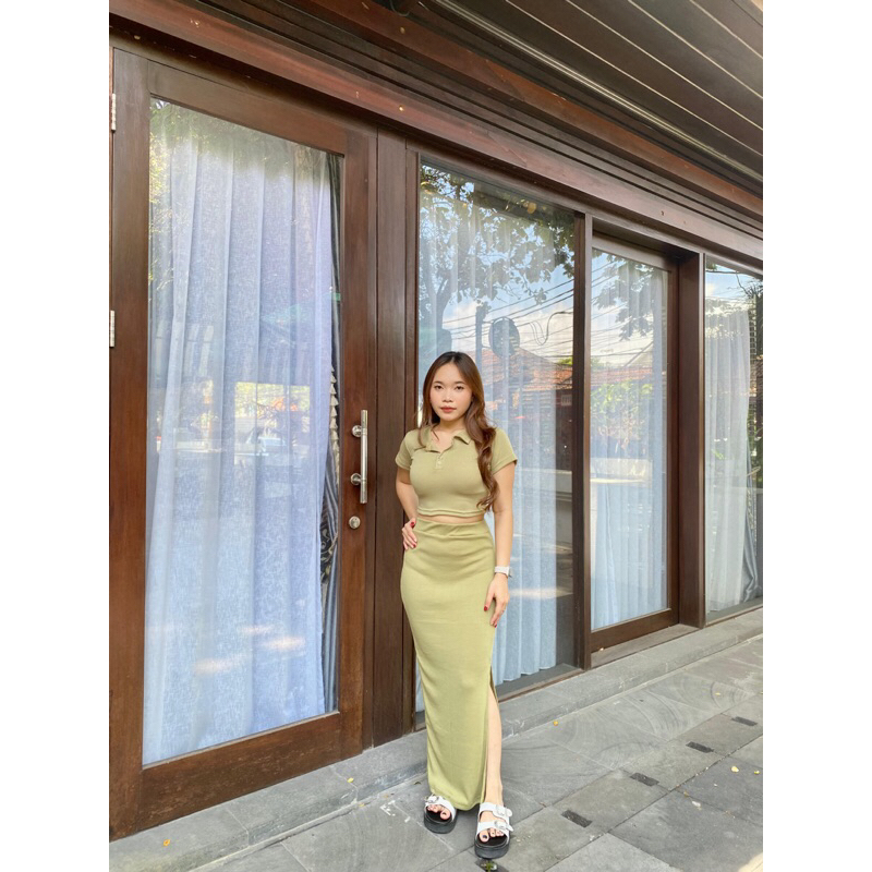 One Set Rib Rok Belah + Crop Top Kancing