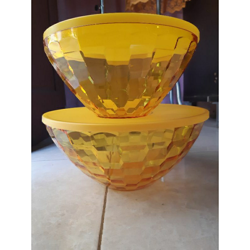 TUPPERWARE PRISMA BOWL.