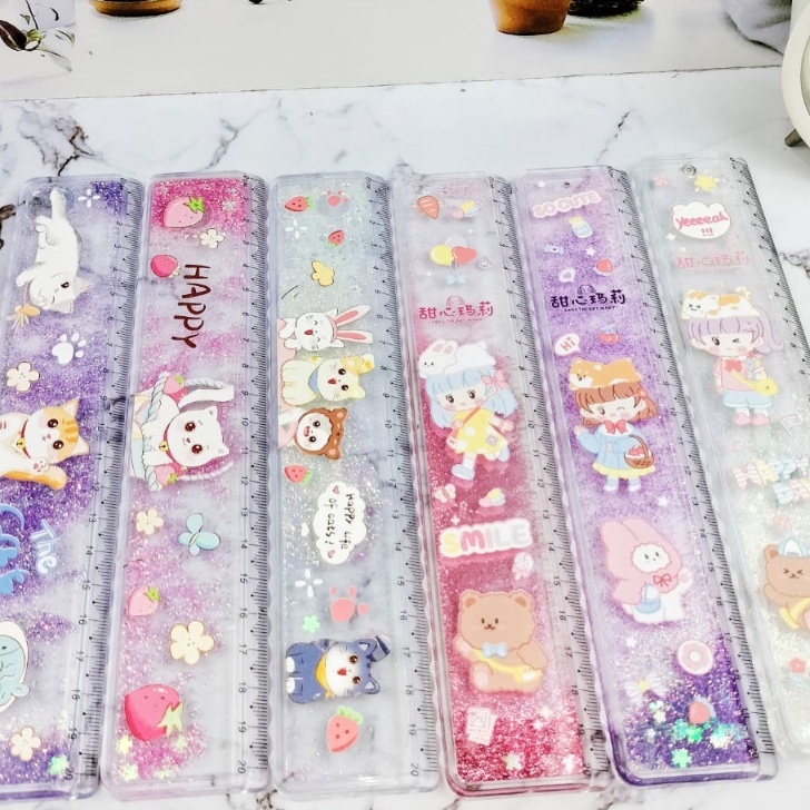 

Grosir Penggaris 2 cm isi Glitter Air Manik MEWAH Motif Lucu Edition Ruler 2cm ada isi Gliter nya Perlengkapan Sekolah Favorit Bisa dan COD