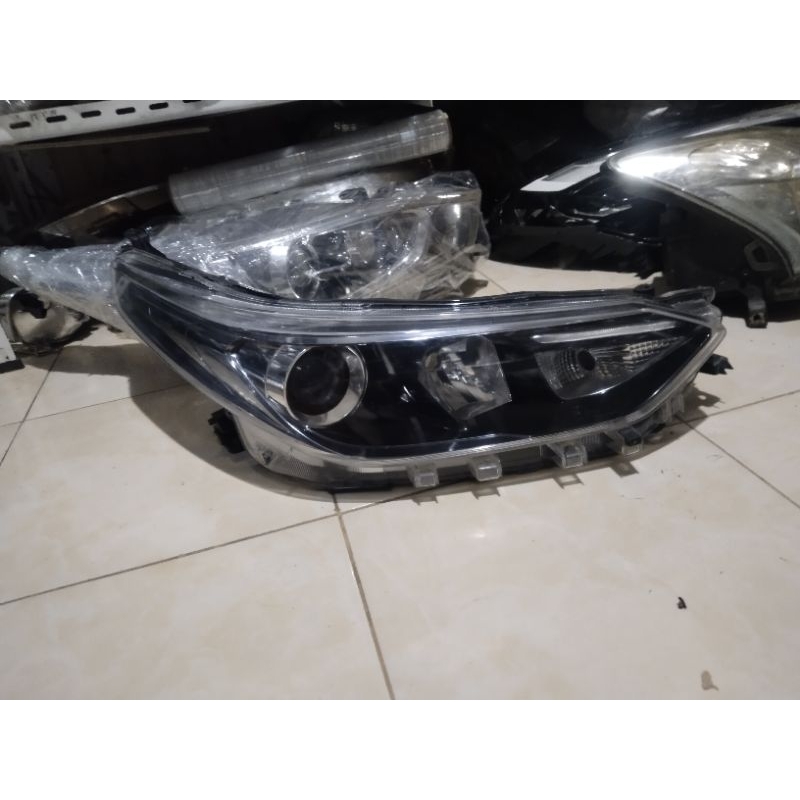 headlamp  lampu depan yaris 2019 2020