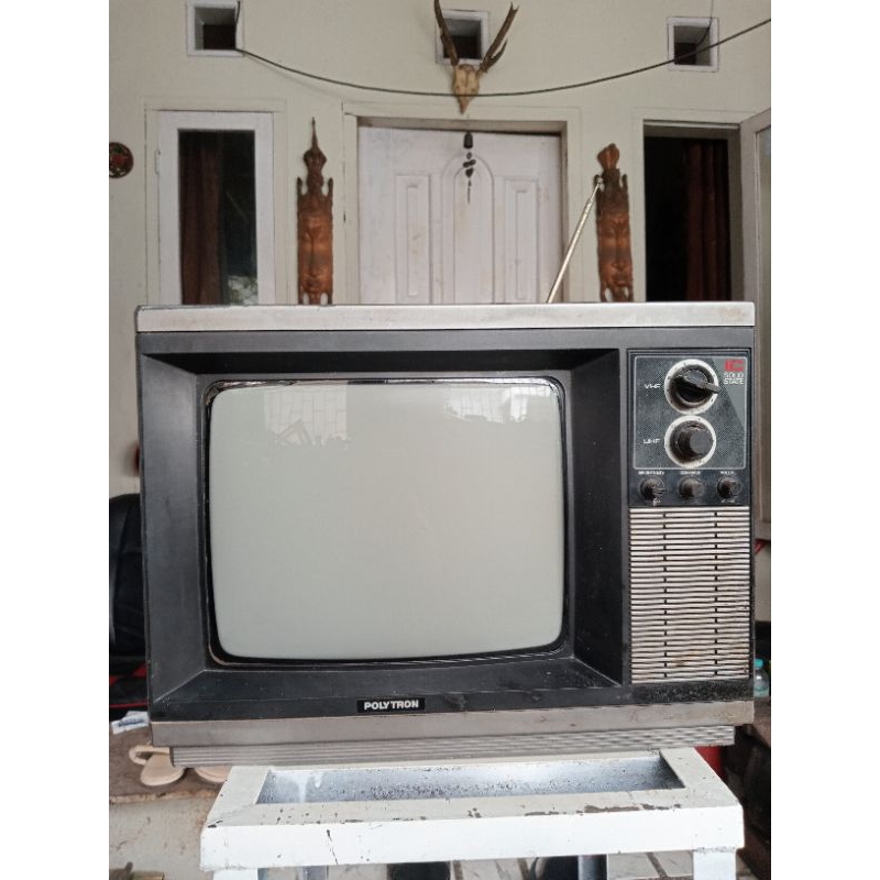 Tv antik jadul/kuno Polytron lawas