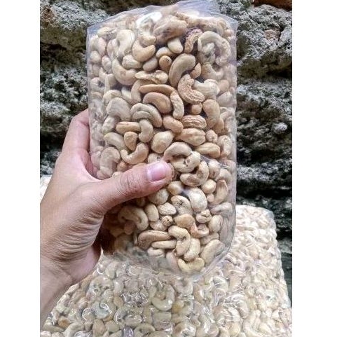 

Kacang Mede utuh mentah 1000gram