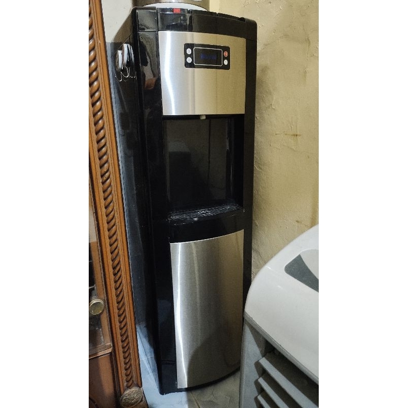 dispenser hot and cold