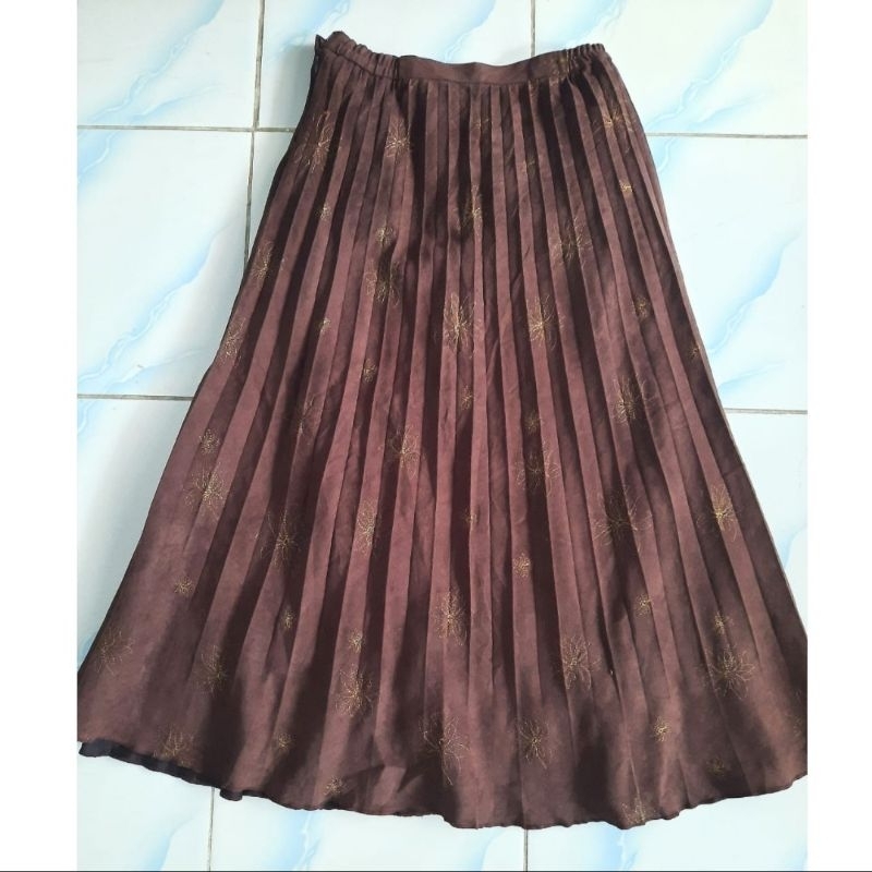 rok plisket bahan suede