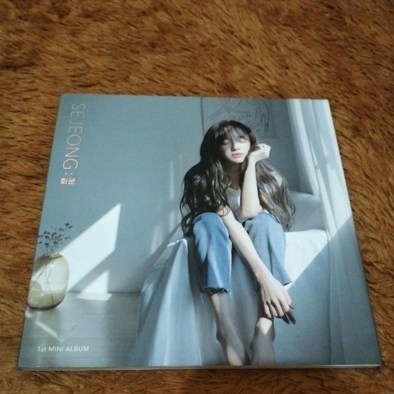 mini album pertama kim sejeong