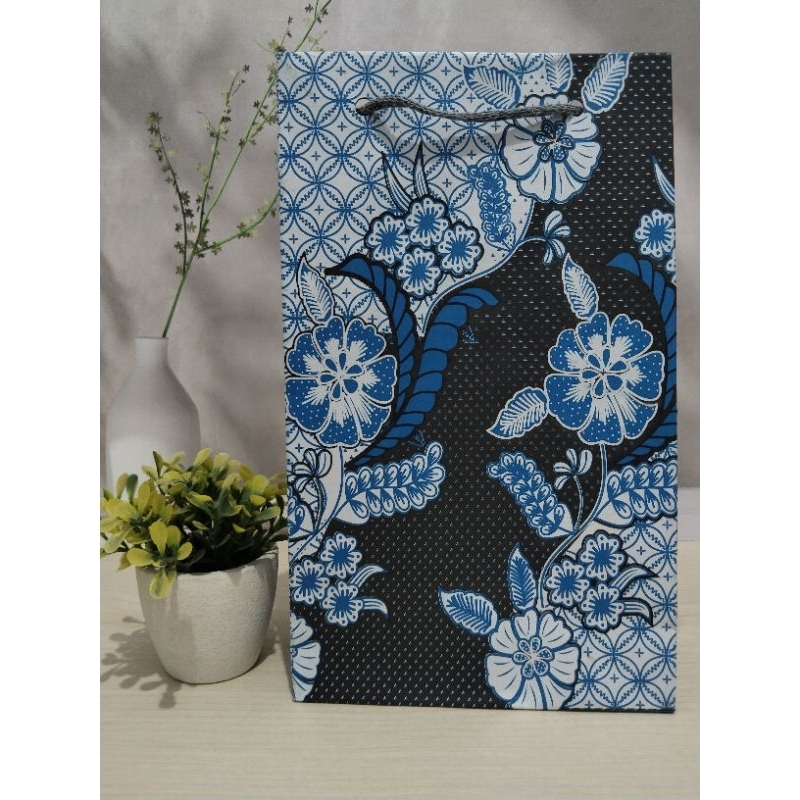 

PAPERBAG WAFER PREMIUM 15X25 / PAPERBAG BATIK PREMIUM