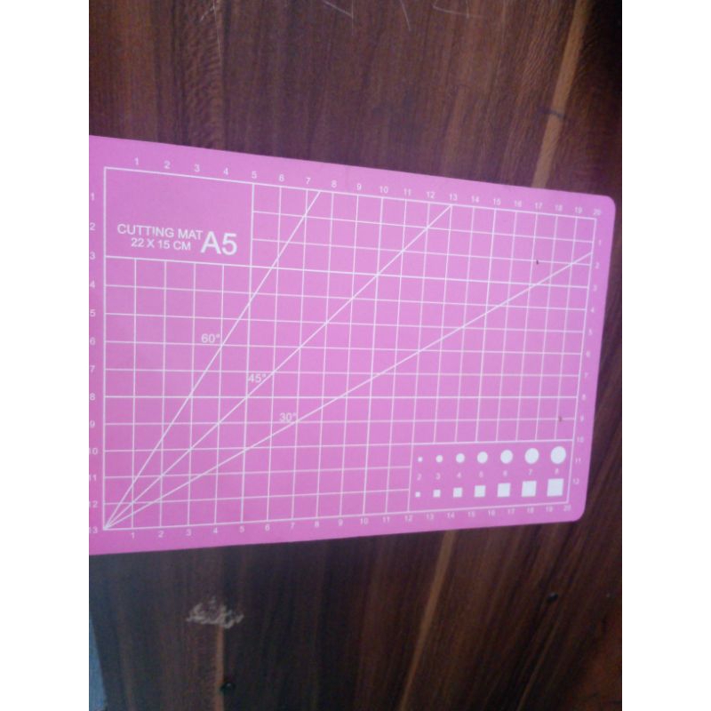 

[WAJIB CO PACKING] cuttingmat preloved