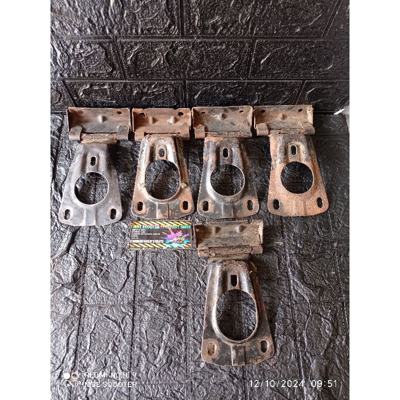 Engsel jok vespa Excel original copotan piaggio