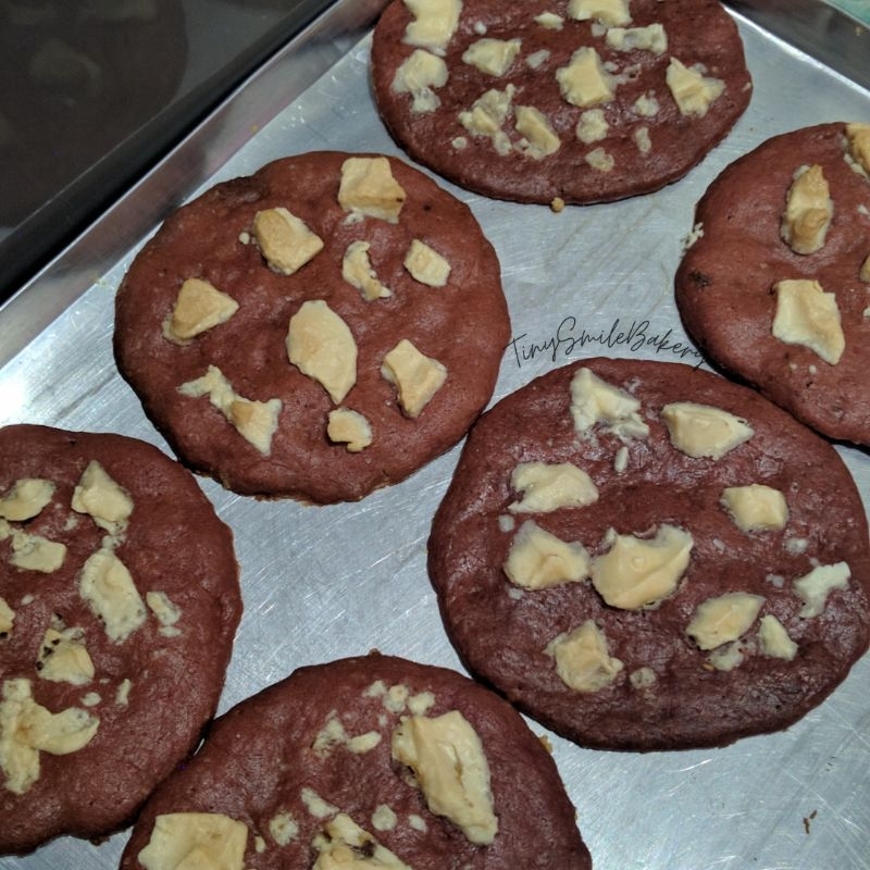 

Cookies Red Velvet With White Chocolate//soft cookies, hard cookies, cookies red velvet, kue kering (By. TinySmileBakery).