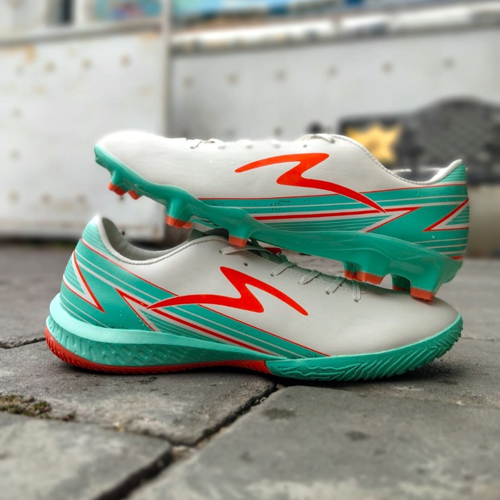 Sepatu Bola Futsal Specs Accelerator Lightspeed 20 IN FG Original
