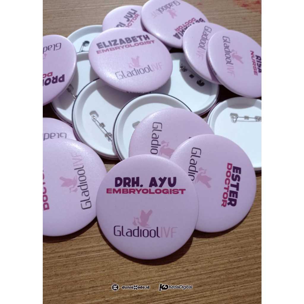 PIN CUSTOM 7,4 CM
