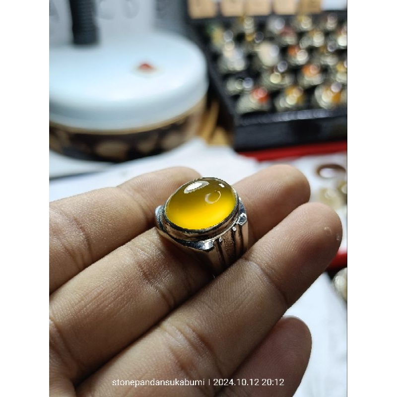 cincin batu akik cempaka kuning