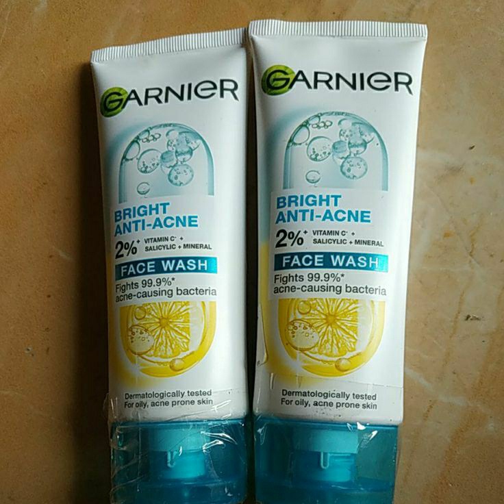 Paket Untung  Garnier Bright Complete 3 in 1 Anti Acne Facial Wash 1mL