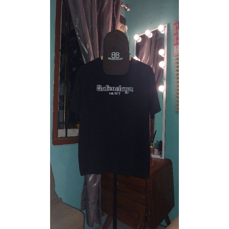 Kaos + Topi Balenciaga