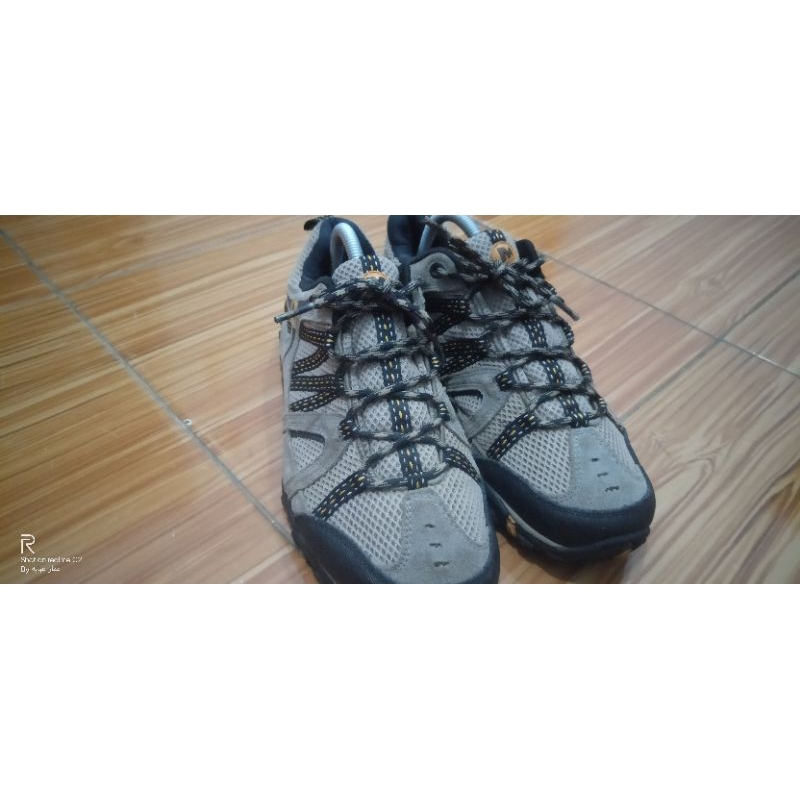 Sepatu Merrell