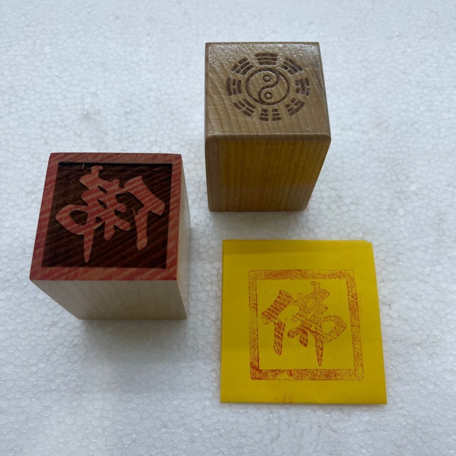 

stempel dewa ukiran huruf Fo
