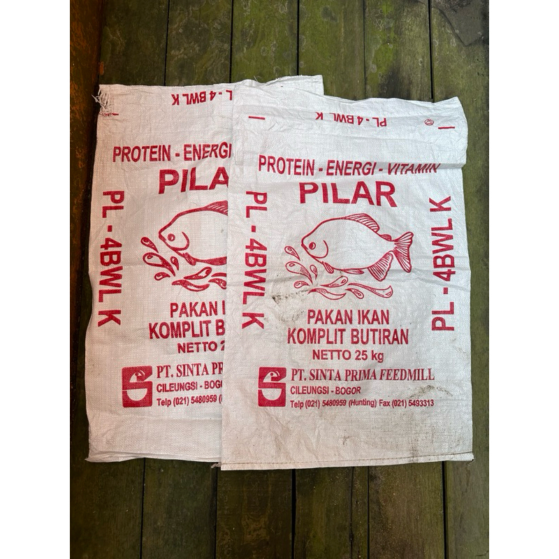 Karung bekas pakan ikan 25kg DEFECT / BOLONG ISI 11psc