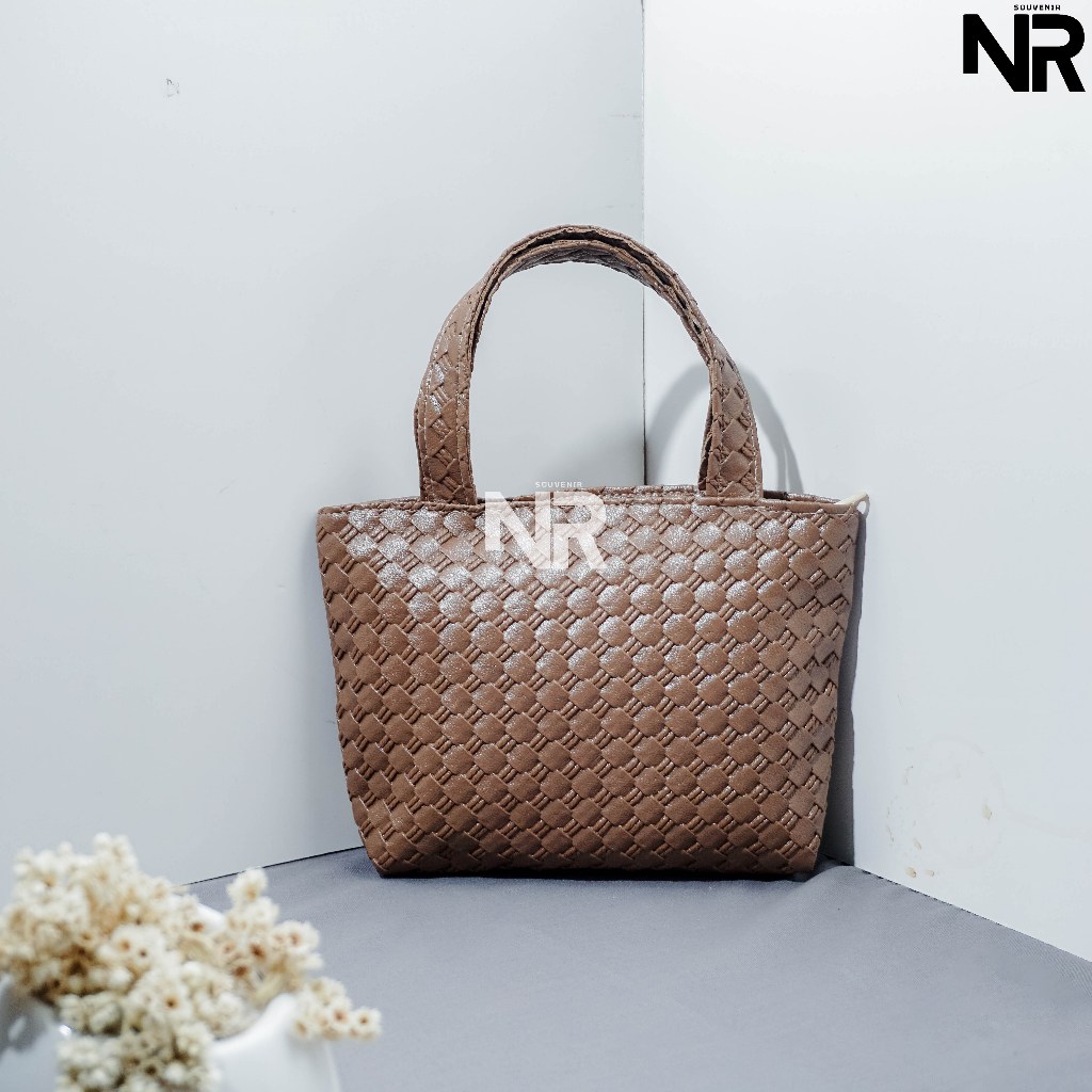 Souvenir pernikahan tas anyaman plastik 22x15x5 totebag souvenir wedding mewah elegan hampers acara 