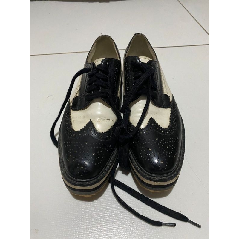 Sepatu second branded