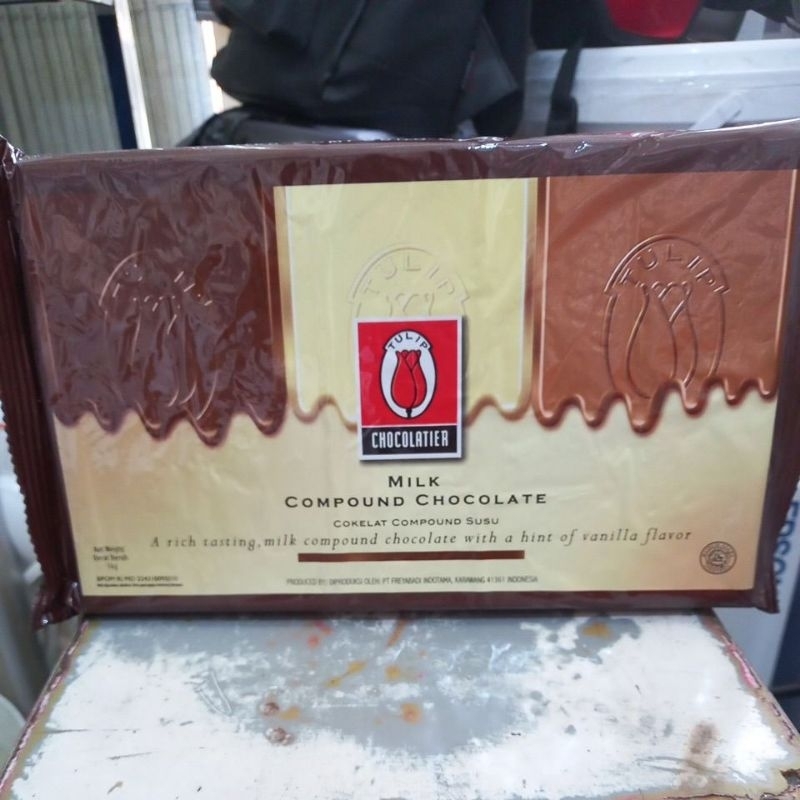 

milk compound chocolate tulip 1kg