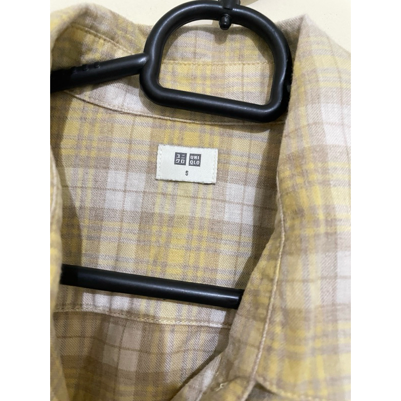 preloved flannel uniqlo kuning