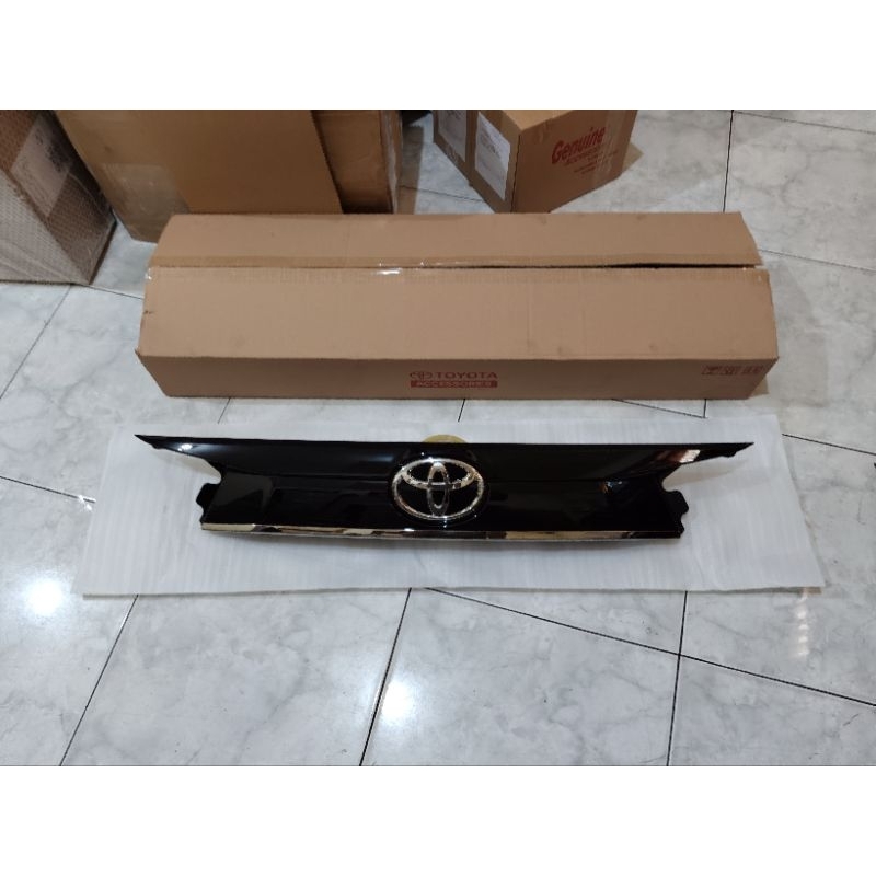 trunklid lis pintu bagasi garnish back door innova reborn 2016 2017 2018 2019 2020 2021 tipe venture