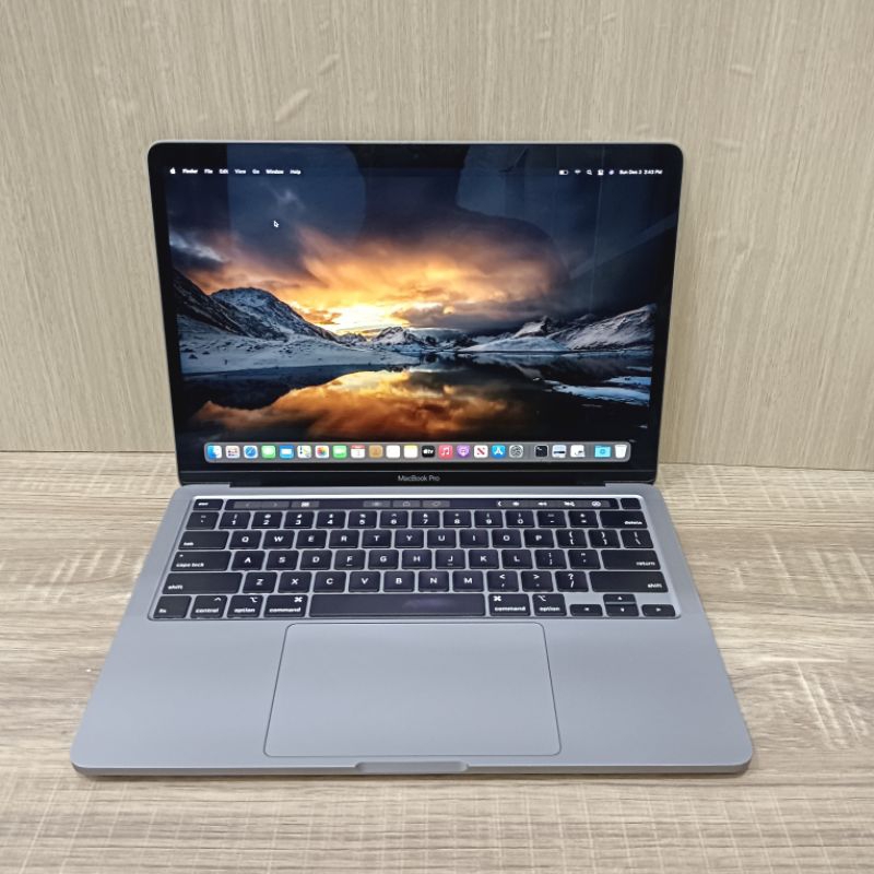 MacbookPro 13 inch  2020  Intel Core i5 Ram 16Gb Ssd 512 Gb  Second Bergaransi
