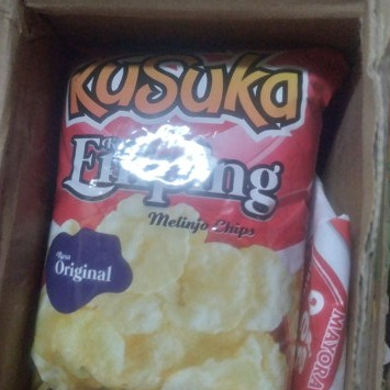 

2 PICIS TERMURAH ORIGINAL KERIPIK EMPING KUSUKA 40 GRAM