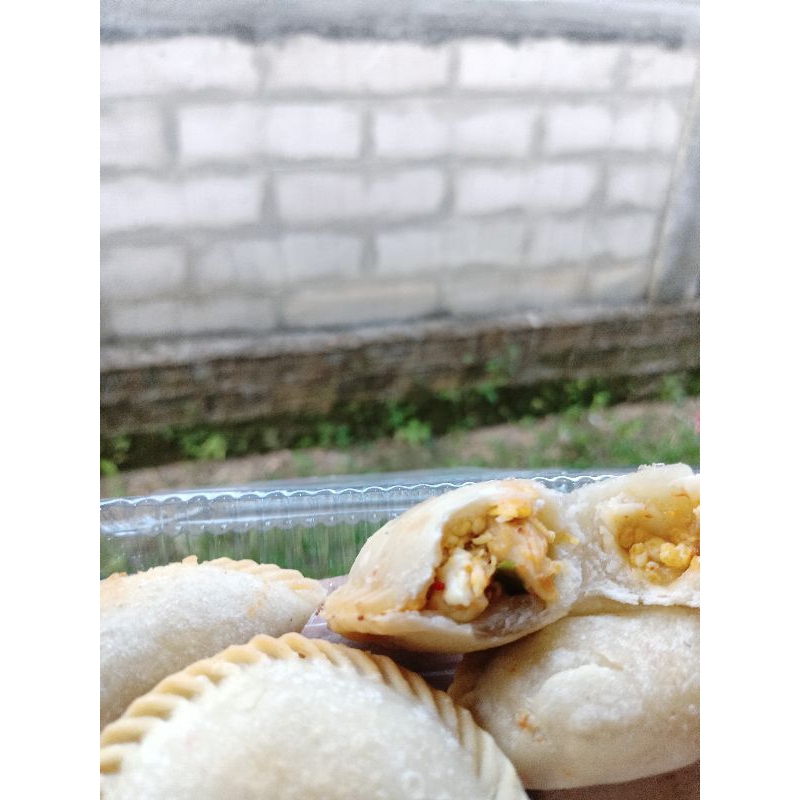 

cireng isi ayam suwir pedas