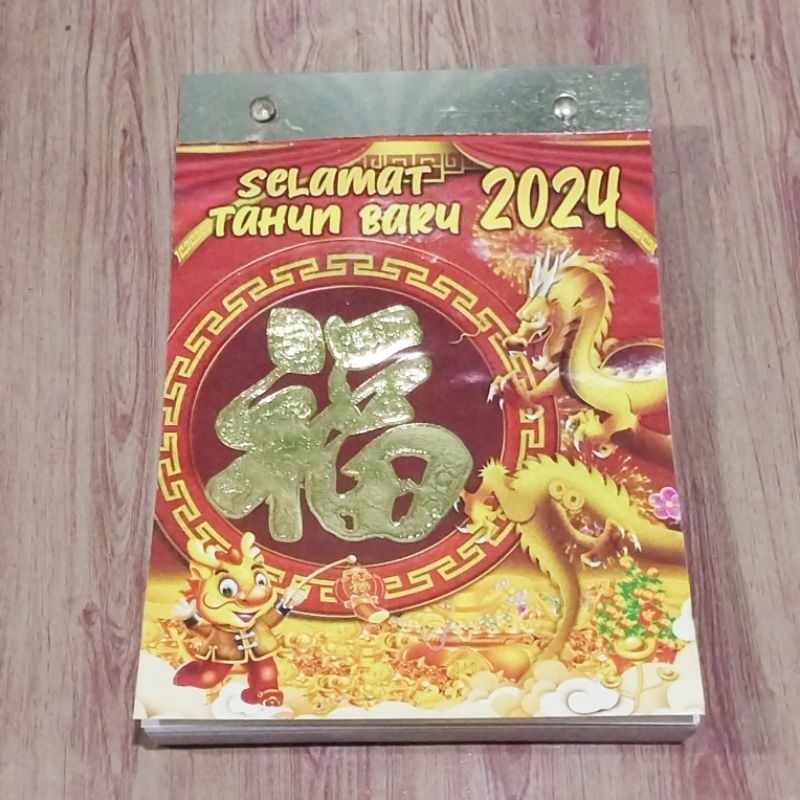 

kalender harian sobek tahun 2024 kalender lokal Shio Naga Kayu Ukuran sedang