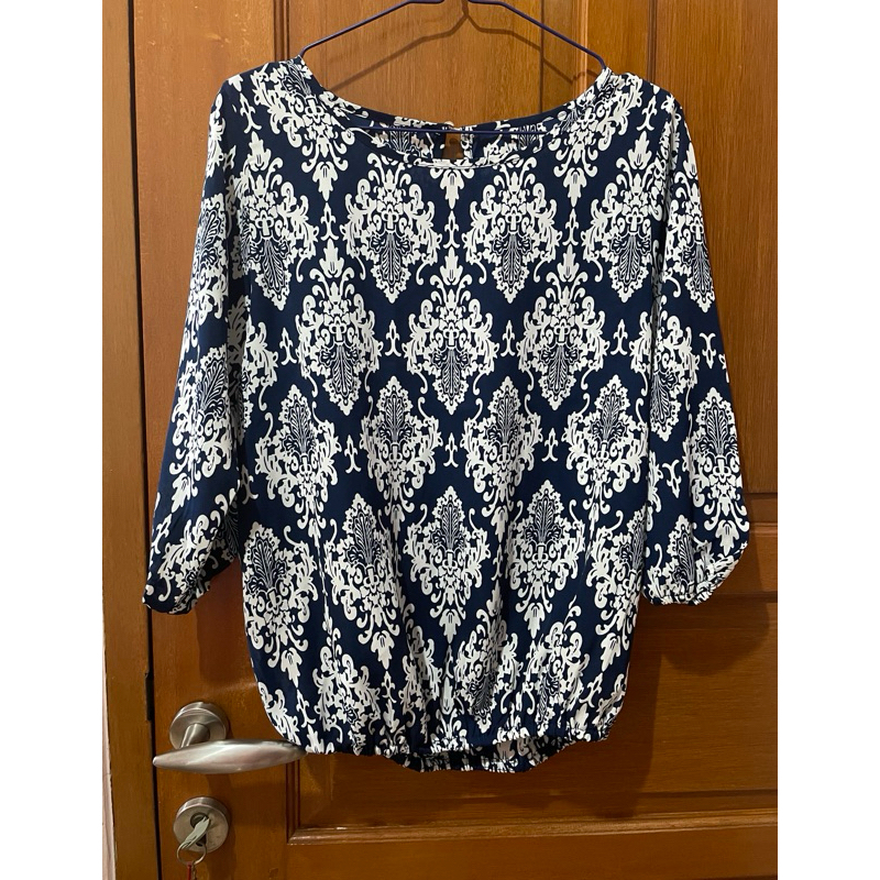 Top batik navy preloved