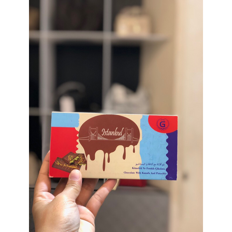 

chocolate with kunafa and pistachio coklat isatambul