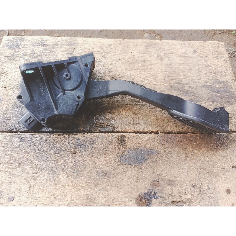 sensor pedal gas/pedal gas 78110-BZ140 untuk mobil avanza tahun 2023