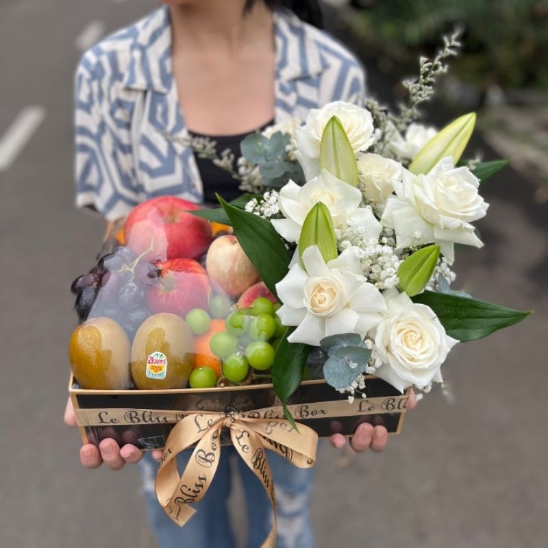 

White Rose Lily Fruit Box by Le Bliss | Parcel Buah Modern Fruit Hamper Cirebon
