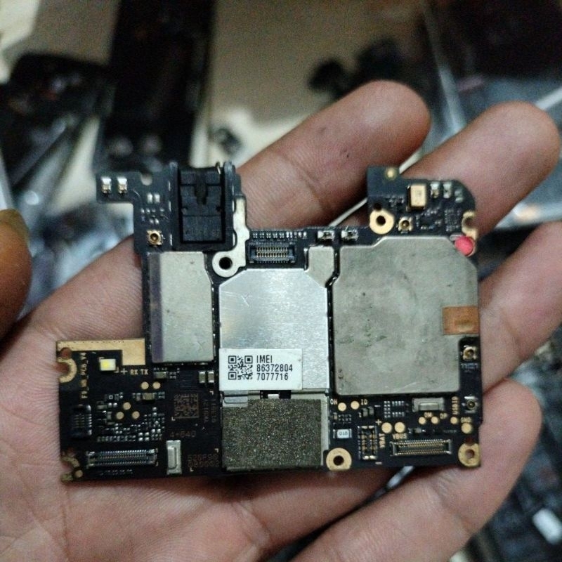 Mesin Xiaomi mi play Ram 4/64GB normal, baca deskripsi...