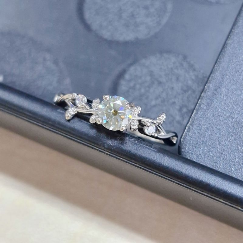 cincin moissanite