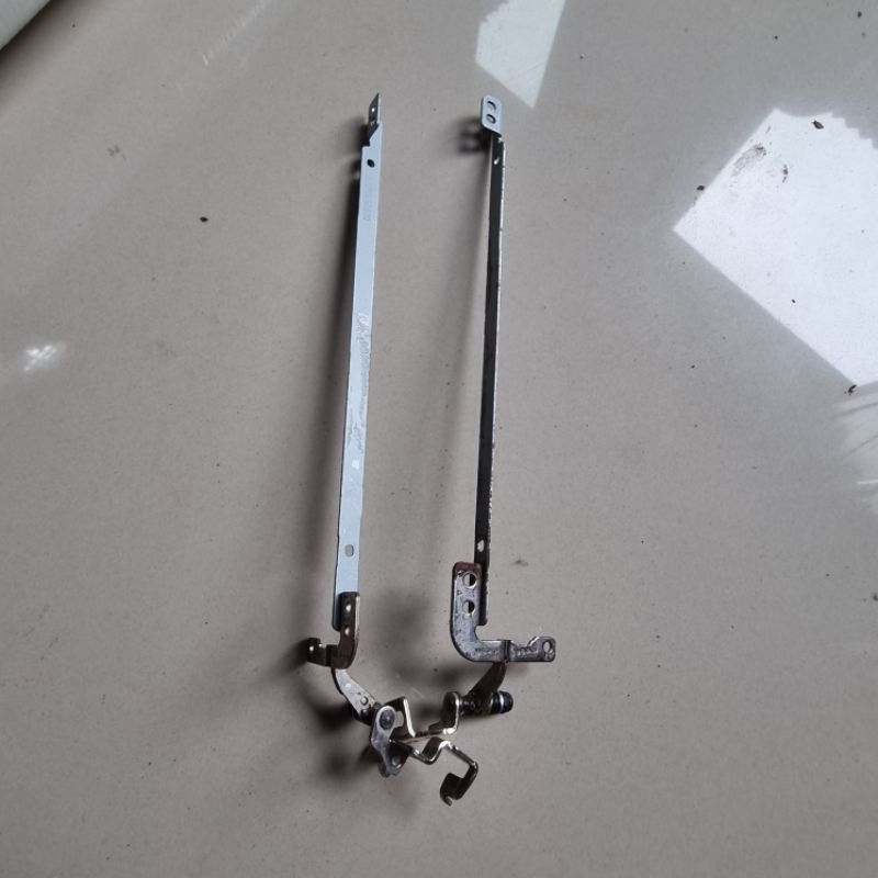 Engsel dudukan Lcd Notebook  HP Mini 210-1014TU/HP Mini 210-1064TU original Cabutan normal siap raki