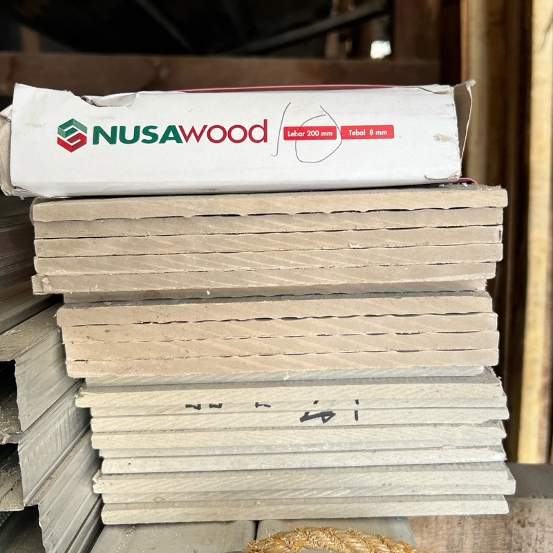 Woodplank Lisplang 20cmx4m polos Nusawood