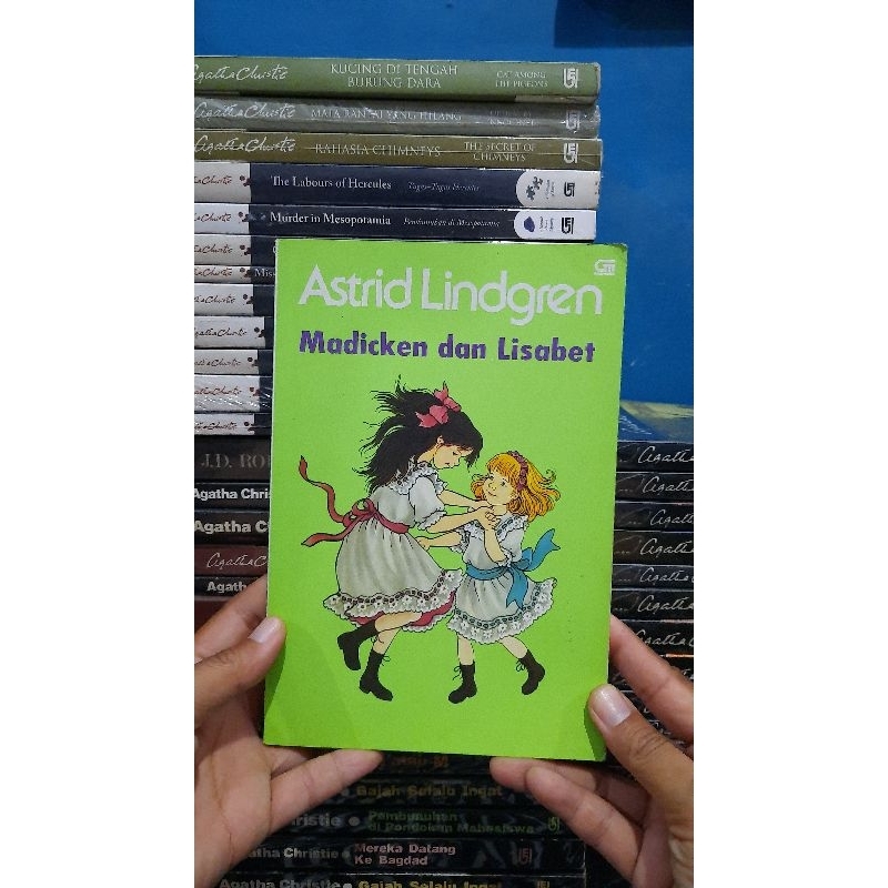 Astrid Lindgren : Adicke  dan Lisabet