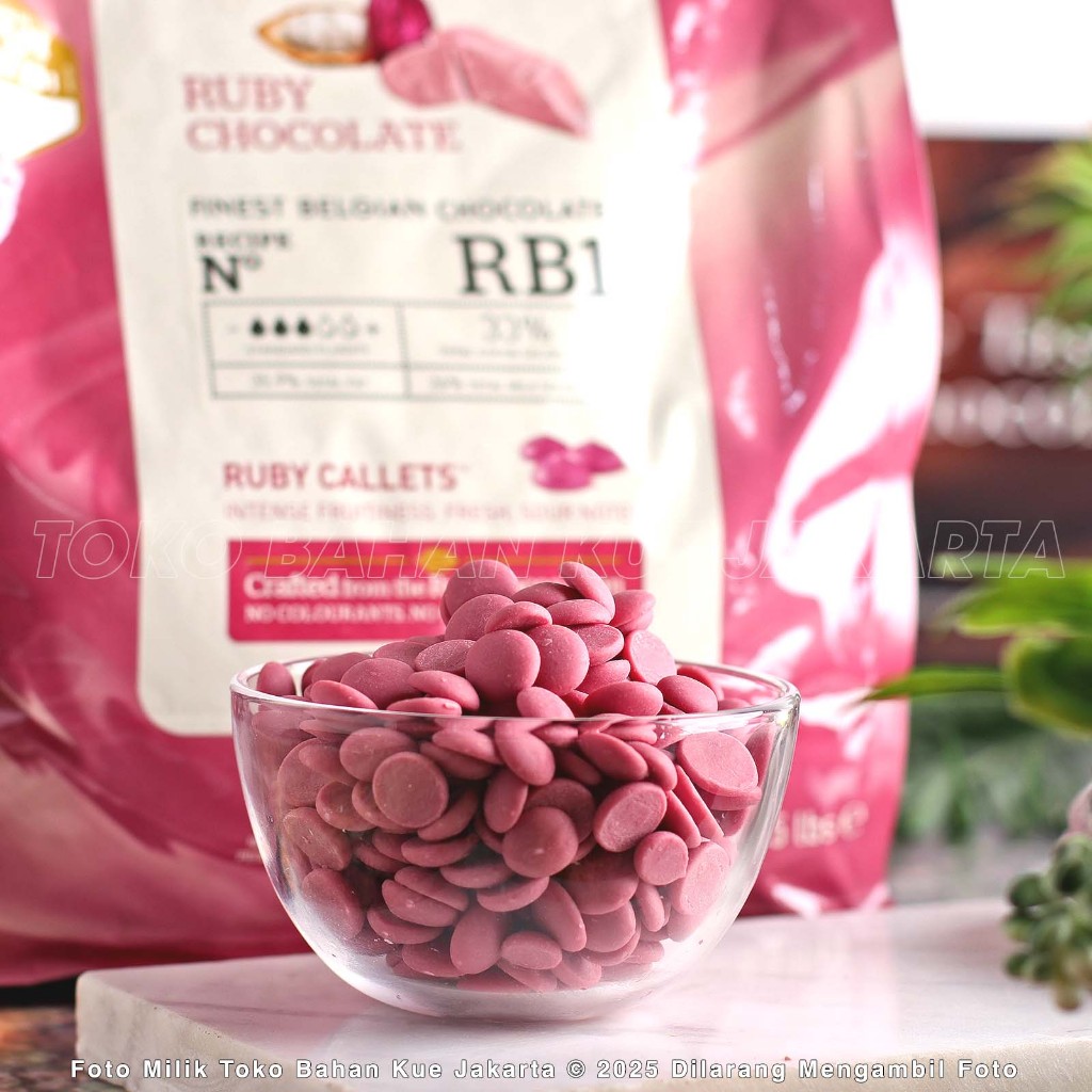 

Callebaut Ruby 1kg Chocolate Couverture Coin RB1 Cokelat Baking Coklat Fruity