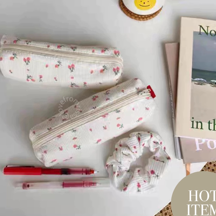 

Terbatas RISSA Cute Pouch M Berries Pencil Pouch Kecil Tempat Pensil Lucu Tempat Makeup M Kantong Kecil Alat Sekolah Kantor Lucu Zipper Love Rissa