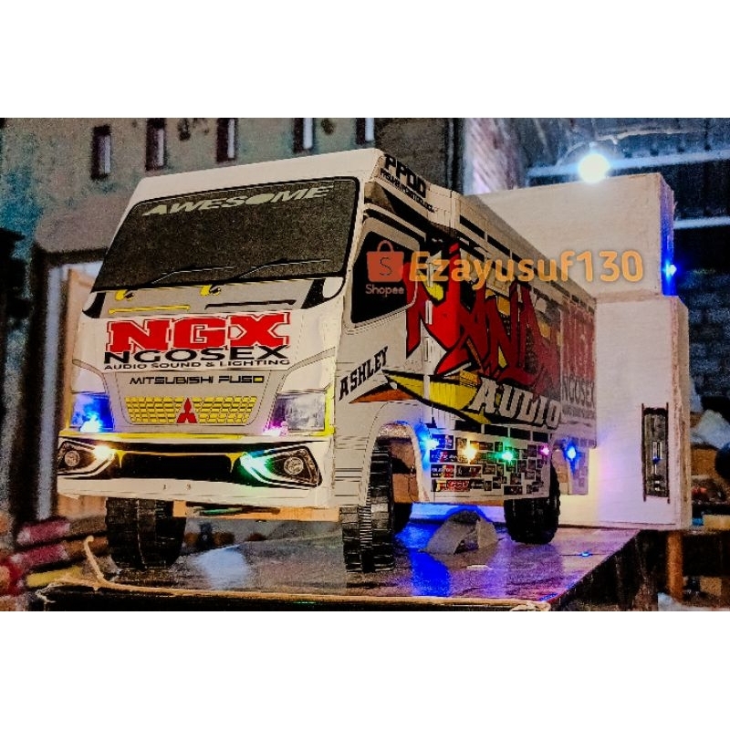SATU SET MINIATUR TRUK OLENG NGX DAN MINIATUR SOUND SYSTEM SIAP BUNYI BISA CUSTOM NAMA FREE STIKER S