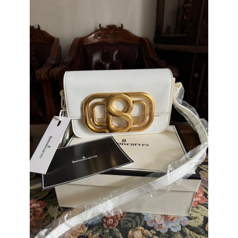 ❌SOLD..SOLD❌Tas Buttonscarves Briana Bag White