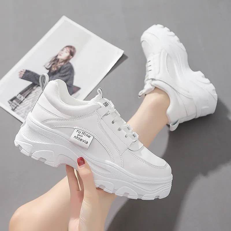 Sepatu Sneakers Putih Hitam Kasual Sport Shoes White Black Sepatu Sneakers S15