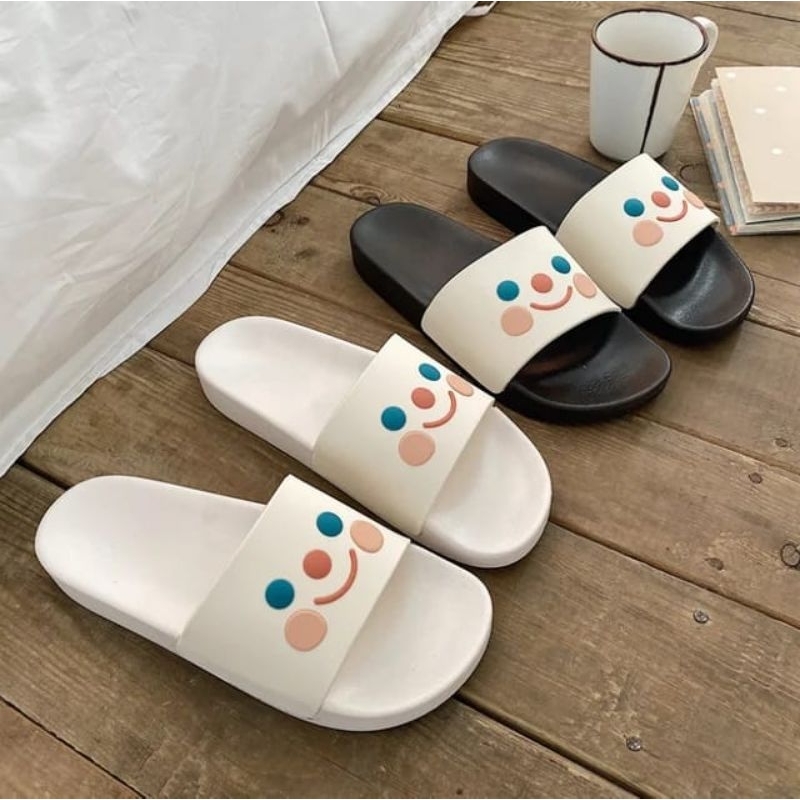 sandal slop karet wanita kekinian
