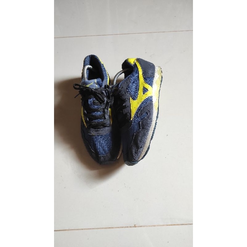 SEPATU RUNNING MIZUNO